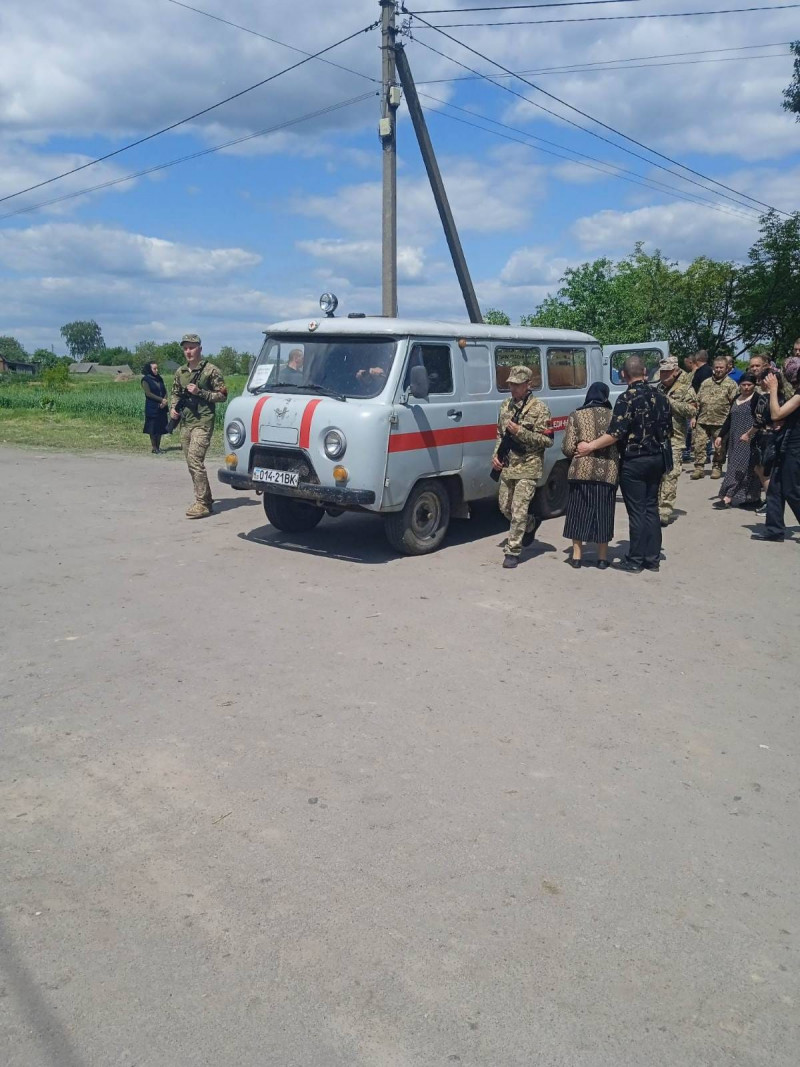 Більше ніколи не обніме 11-річну донечку: у Луцькому районі попрощалися із Героєм Валентином Луцьом