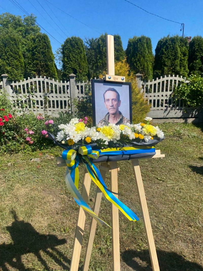 Повернувся назавжди «на щиті»: на Волині попрощалися з Героєм Віталієм Крикуном