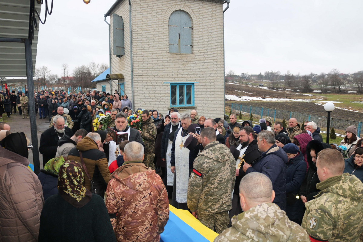 Пів року вважали зниклим безвісти: на Волині всім селом прощалися з 31-річним Героєм Іваном Майструком. Фото