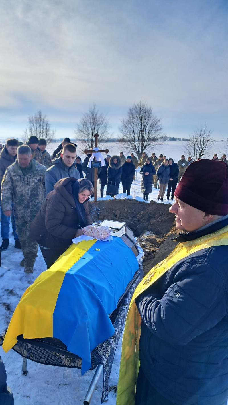 Загинув майже три роки тому: на Волині попрощалися з Героєм Олександром Оксенюком