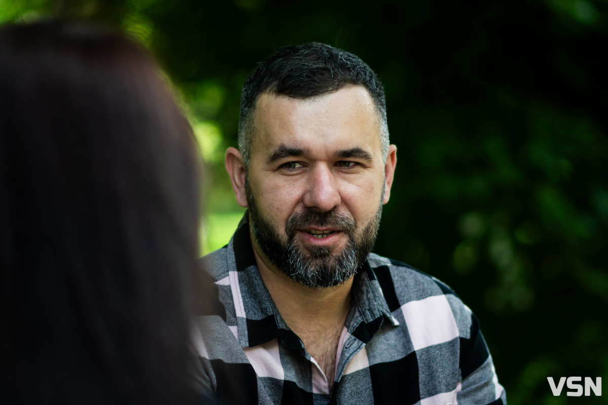 «Ми творимо місто навколо себе»: Вадим Курилюк про біг, вітражі та Луцьк