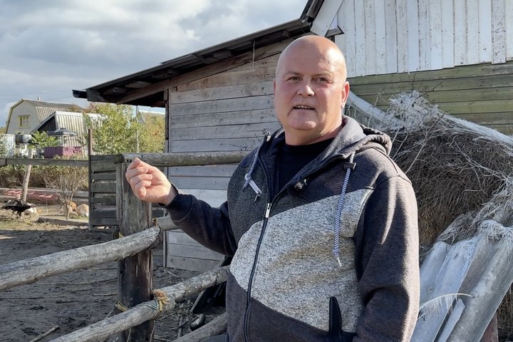 На Волині чоловік розводить страусів і мріє створити простір для військових
