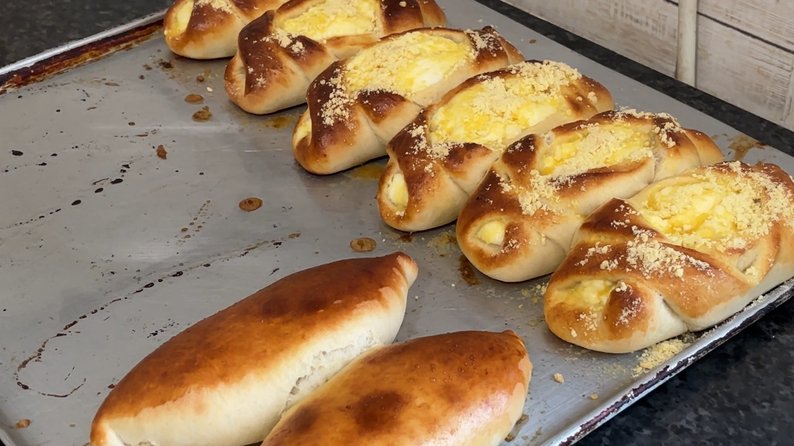 Ведуть YouTube-канал і діляться рецептами: троє волинянок готують домашні страви для переселенців та захисників