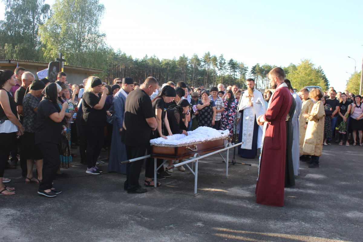 Трагічний день у громаді: на Волині попрощалися одразу із трьома Героями