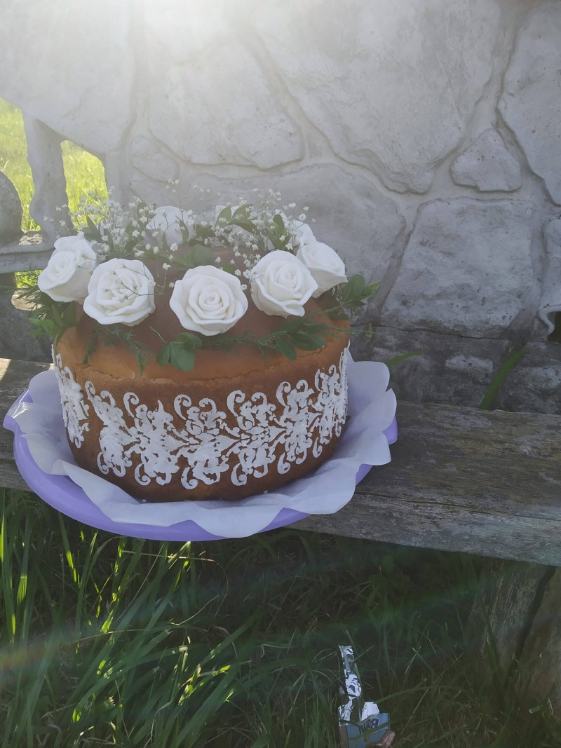 Майстриня з Волині пече короваї, які замовляють по всій Україні та за кордоном