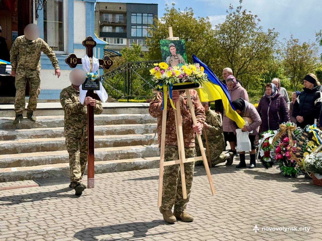 Воїн, батько, син: волиняни провели в останню путь Героя Дмитра Шопука