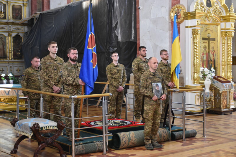Загинув майже два роки тому: у Луцьку попрощались з молодим Героєм Іллею Пузирніковим