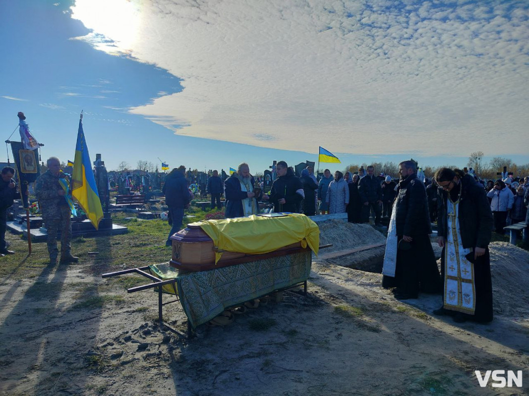 Через рік знайшов вічний спочинок: на Волині попрощалися з 37-річним Героєм Віктором Терешкевичем