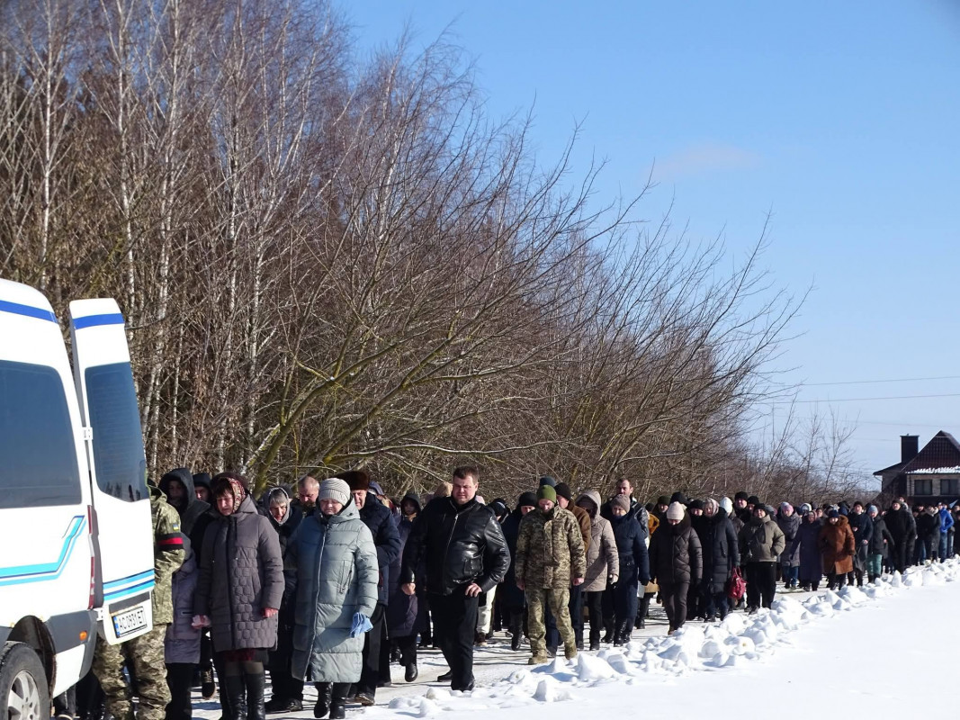 Понад рік родина жила між надією і болем: на Волині попрощалися з воїном Романом Махнюком
