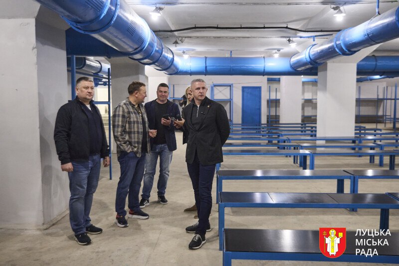 Гаряча вода, Wi-Fi та вентиляція: у Луцьку за півтора місяця облаштували укриття для понад 900 людей