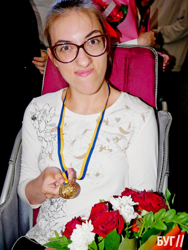 Волинянка із ДЦП закінчила школу із золотою медаллю