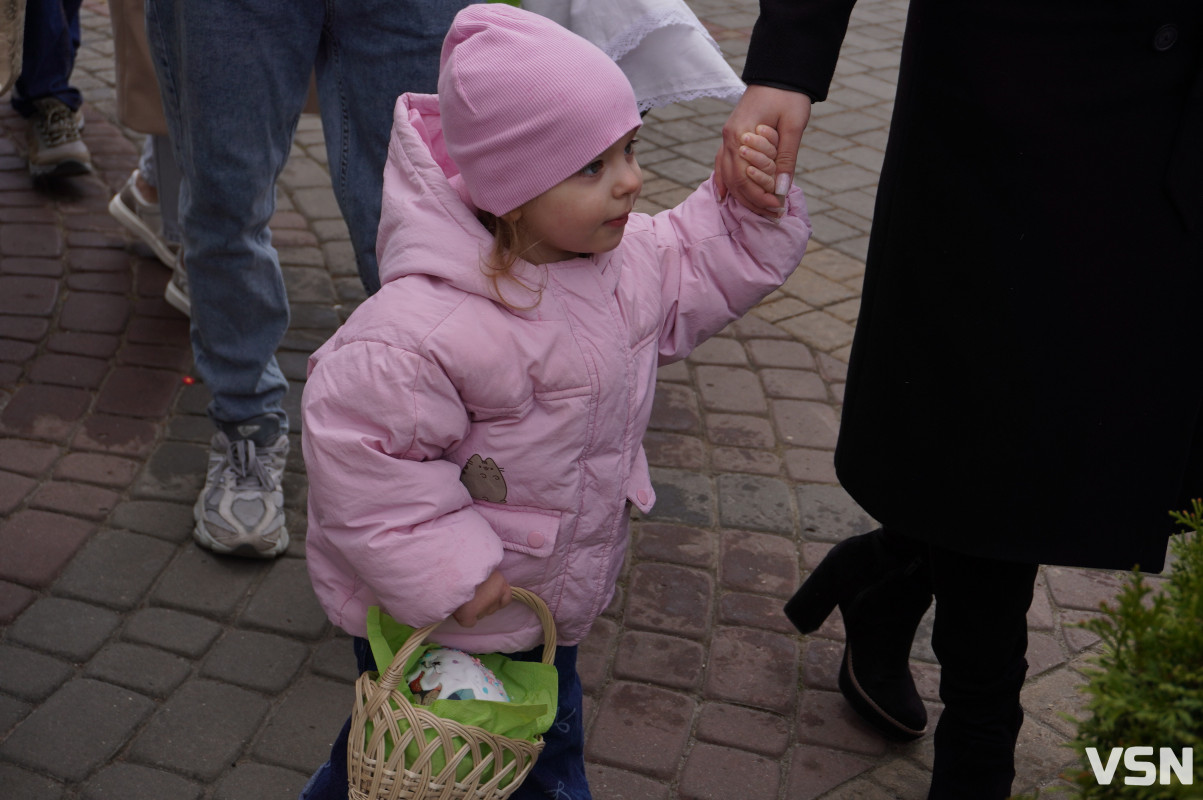Як у Луцьку освячують Великодні кошики? Фоторепортаж