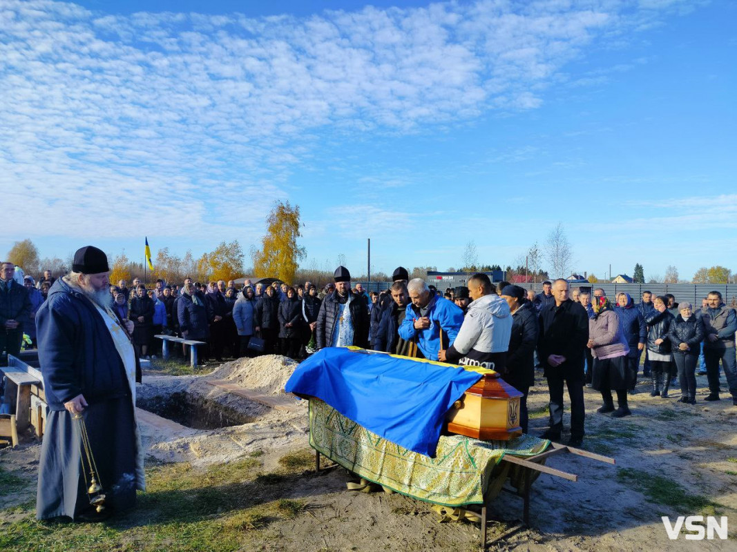 Через рік знайшов вічний спочинок: на Волині попрощалися з 37-річним Героєм Віктором Терешкевичем
