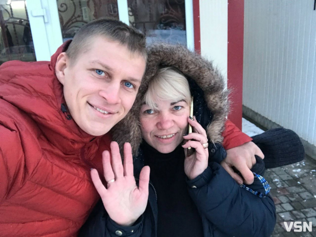 Не бачила сина мертвим і досі чекає: мама Героя з Волині виховує маленьку копію загиблого тата