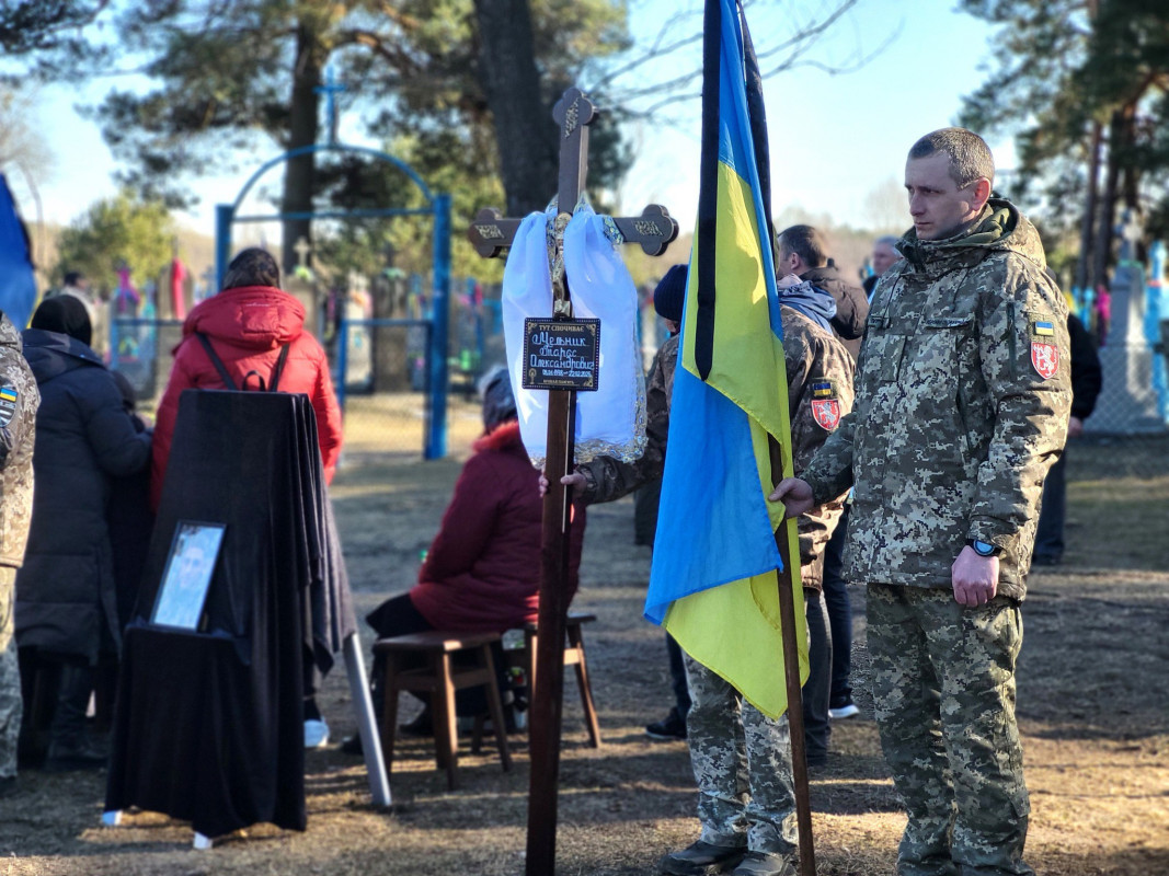 На Волині провели в останню дорогу 28-річного Героя Тараса Мельника