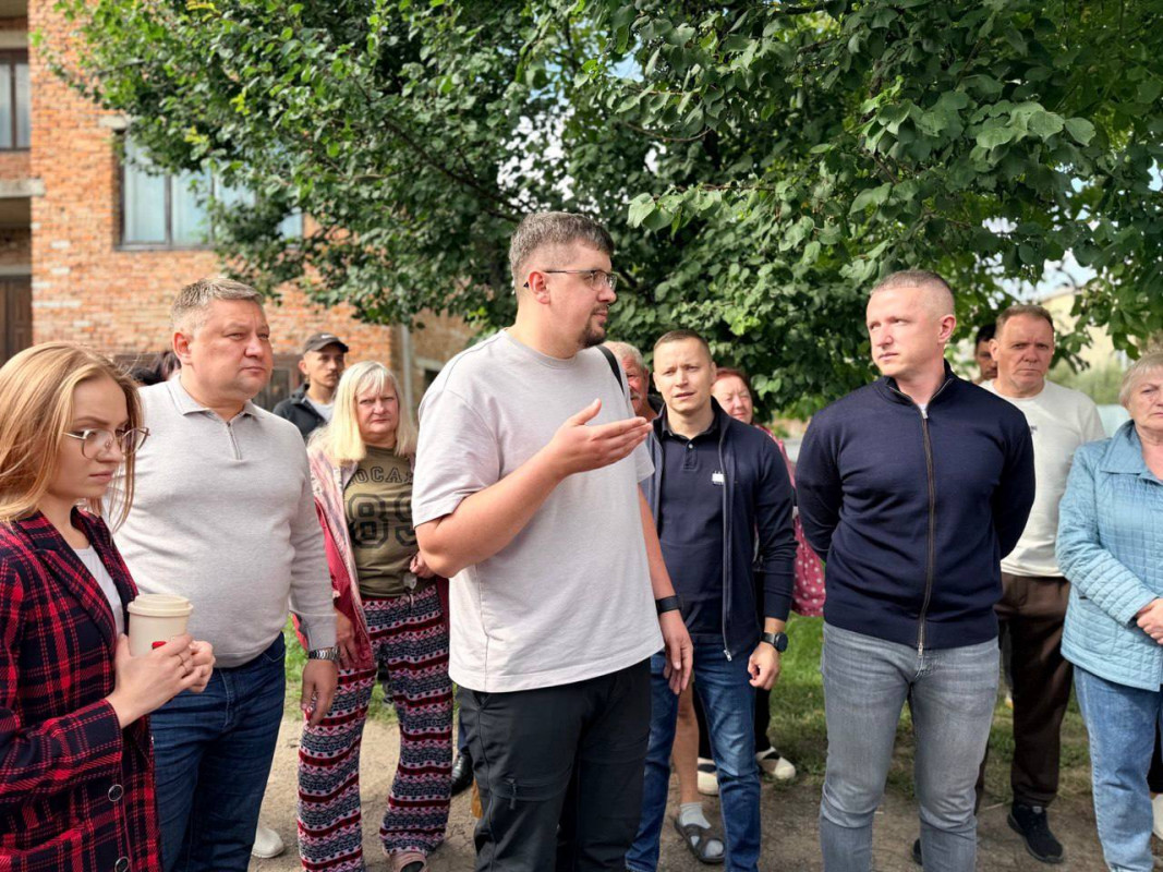 У Луцьку мешканці роками чекають на ремонт 2-кілометрової дороги: що пообіцяв Андрій Разумовський