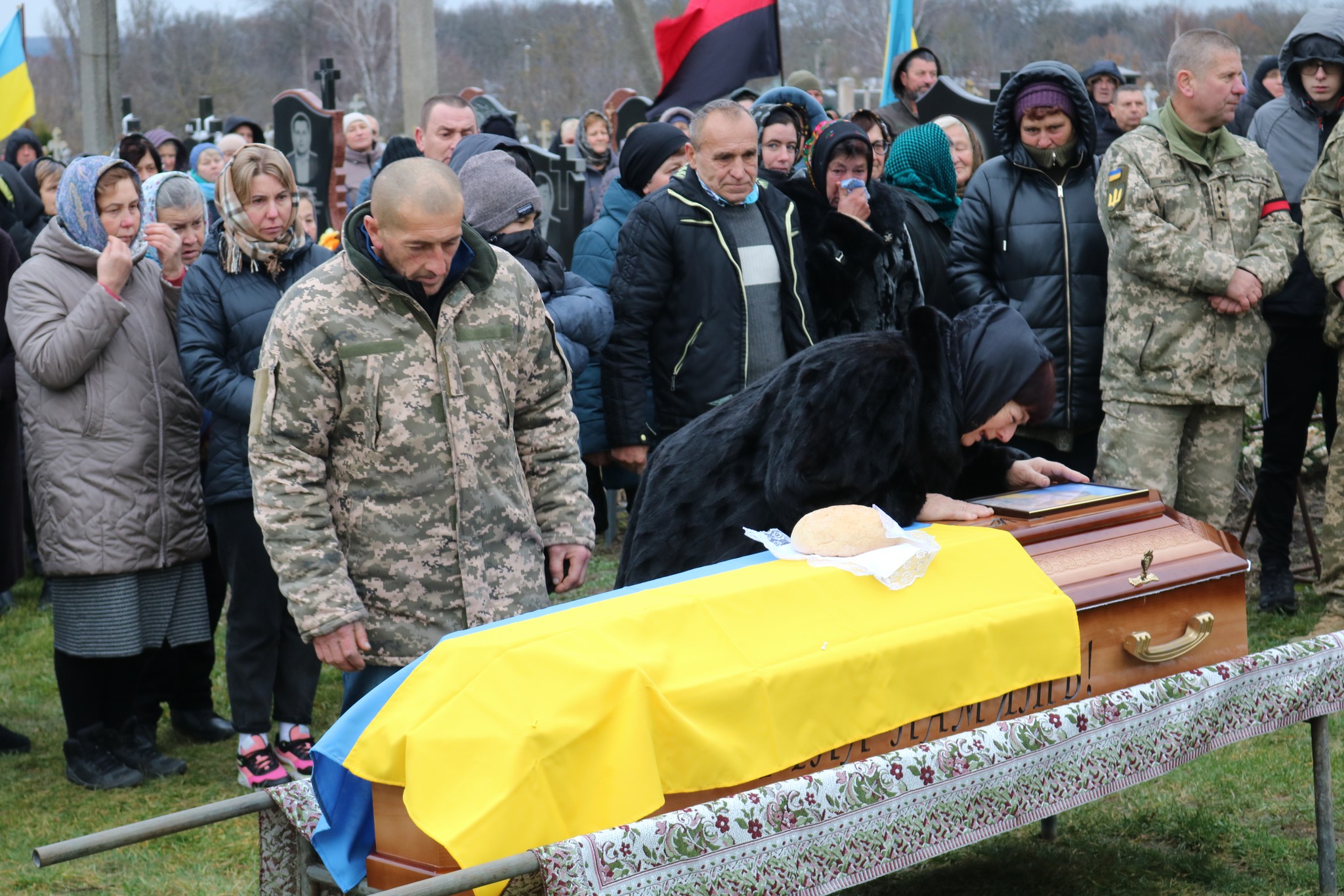 Ворожий дрон обірвав життя: на Волині попрощалися з Героєм Олександром Вихневичем