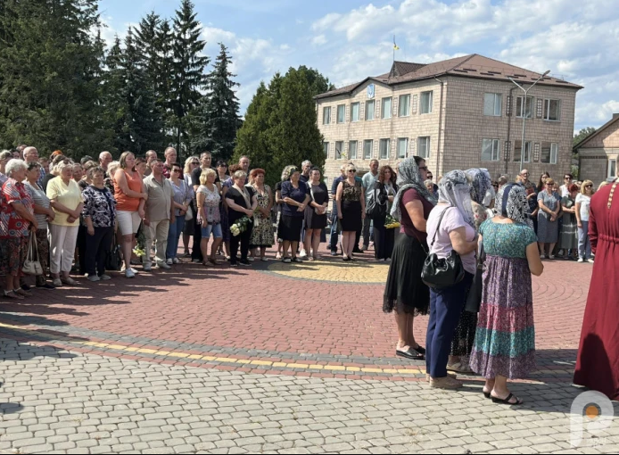 У Луцькому районі з усіма військовими почестями попрощалися із Героєм Віталієм Матвійчуком