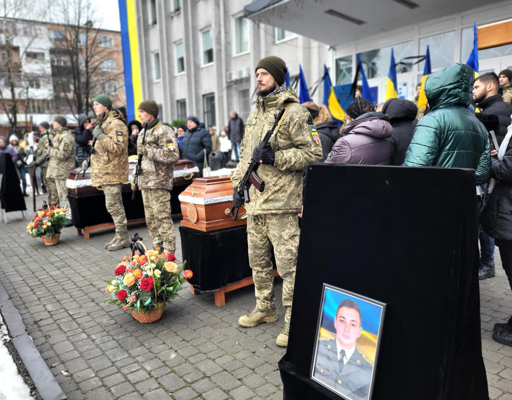 Два прощання в один день: на Волині провели в останню дорогу Героїв, які загинули у боях з окупантами