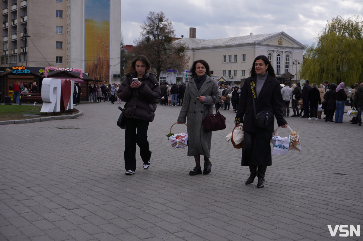 Як у Луцьку освячують Великодні кошики? Фоторепортаж