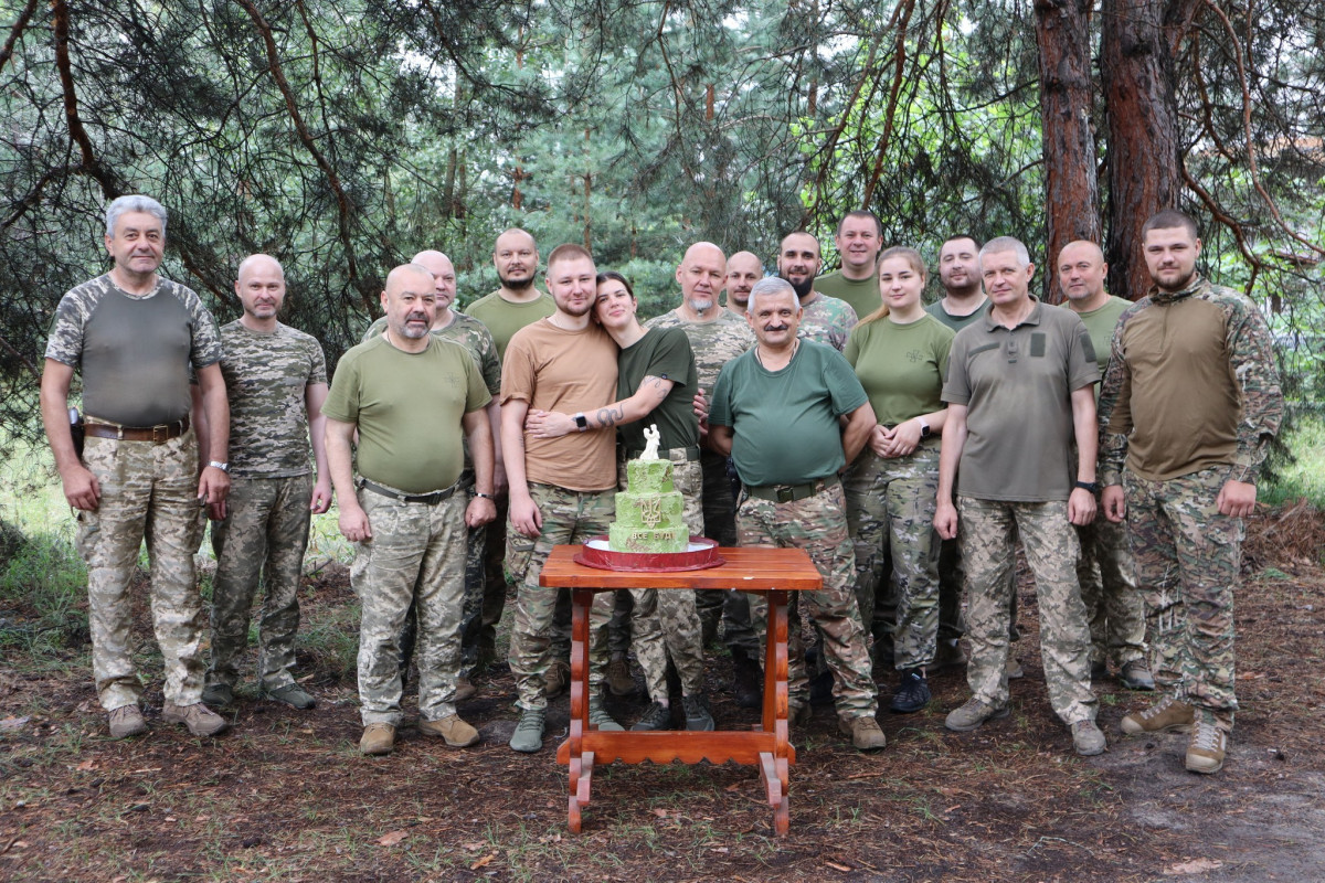 Вчилися в одній школі, а познайомилися та одружилися на війні: історія кохання військових з Волині