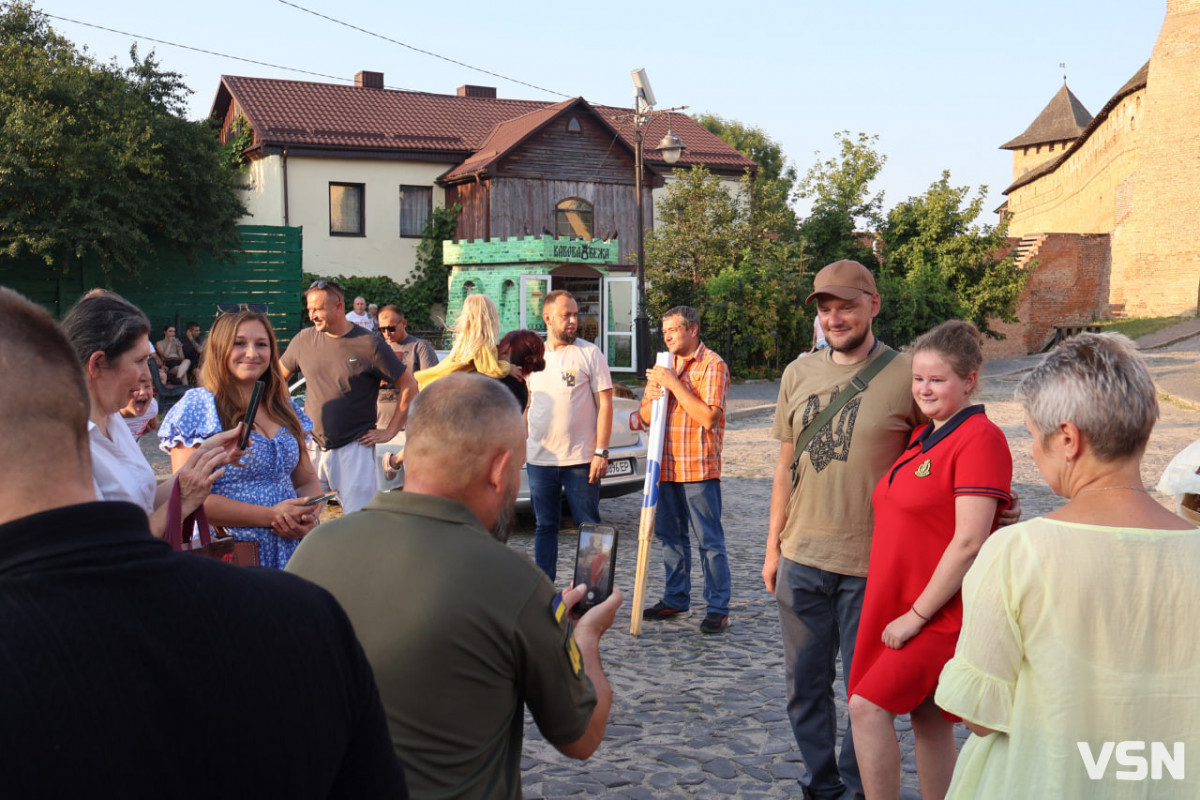 «Я взагалі не очікував, що повернуся»: у Луцьку зустріли звільненого з російського полону захисника Олександра Пришка