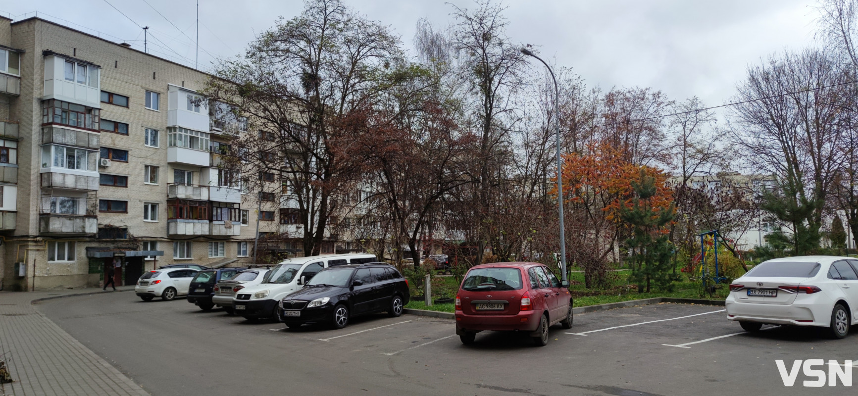 Три кілометри життя: фоторепортаж із найдовшого будинку України в Луцьку