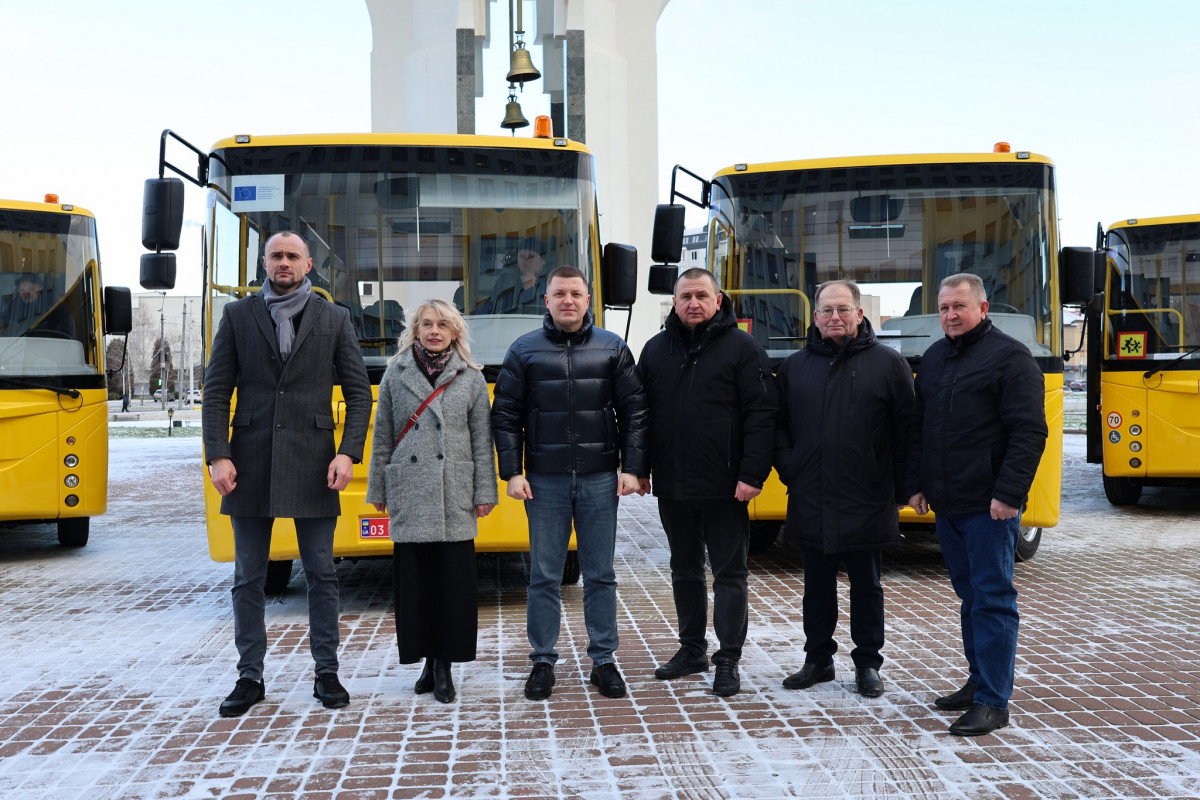 Волинські громади отримали сучасні шкільні автобуси для підвезення дітей