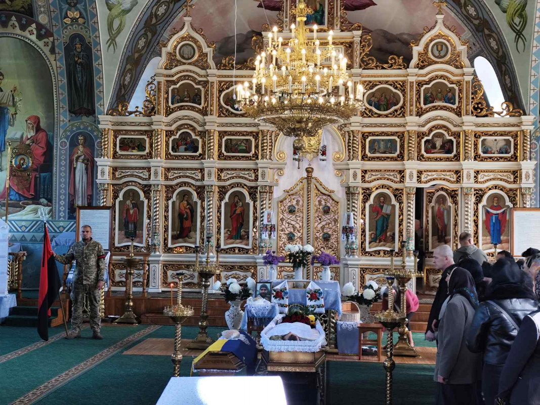 Без батька залишилися двоє синочків-школяриків: на Волині попрощались з Героєм Ігорем Богомазюком