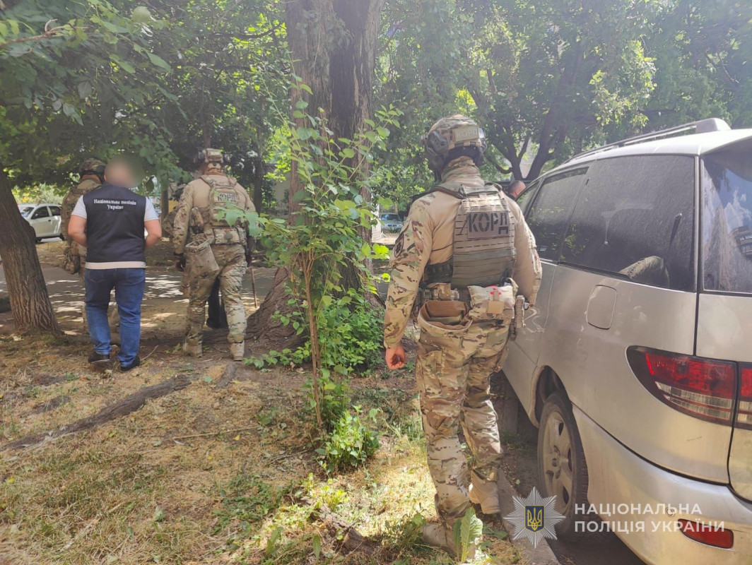 Волинські правоохоронці затримали одесита, який продавав зброю через інтернет