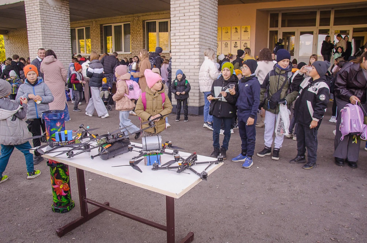 Діти роблять великі справи: у Ковелі на благодійному ярмарку ліцеїсти зібрали понад чверть мільйона гривень для ЗСУ
