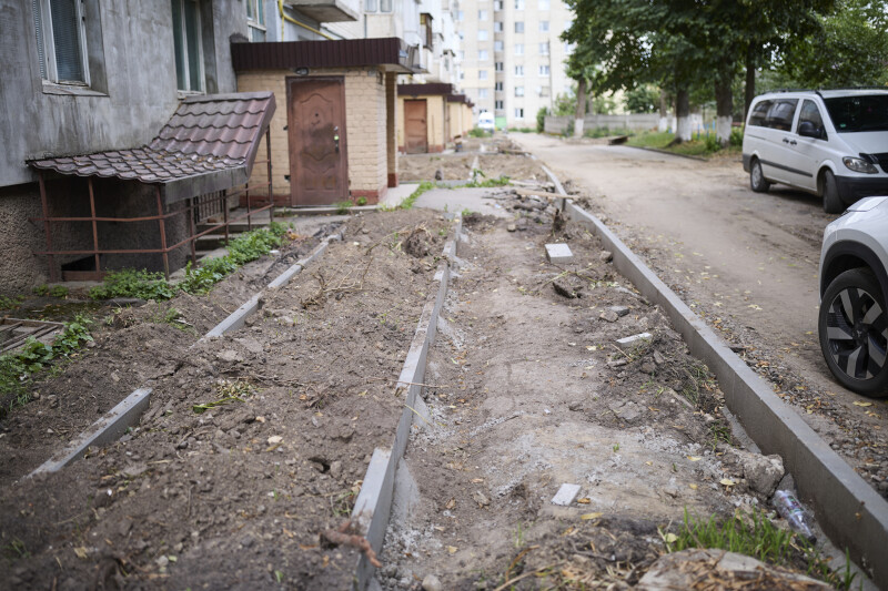 У Луцьку ремонтують двори й тротуари: де роботи вже на фініші