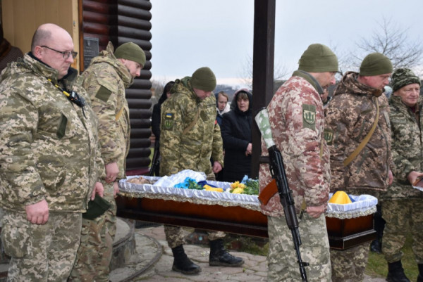 Помер внаслідок важких поранень біля Бахмута: на Волині попрощалися із солдатом Олексієм Аврамуком