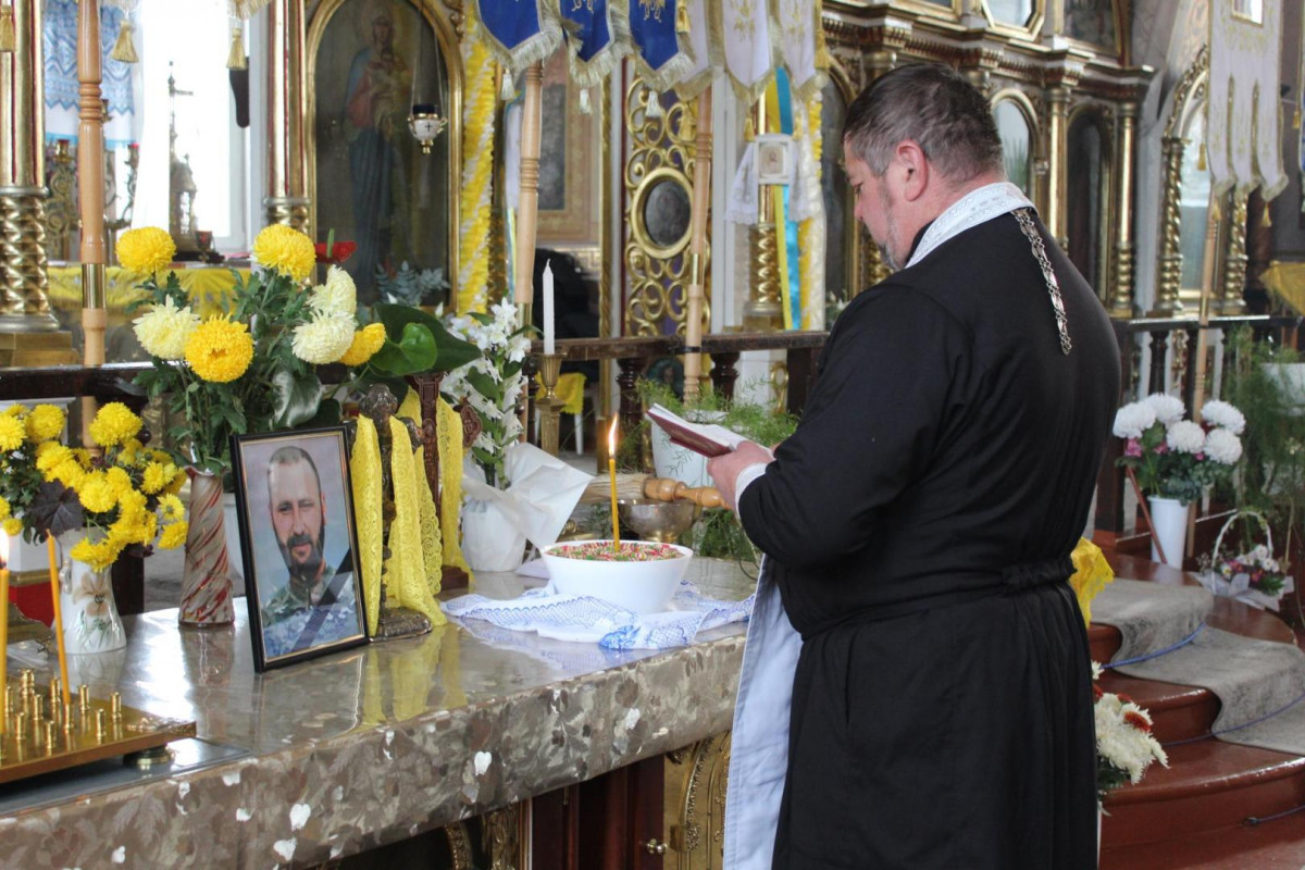 Маленький син ніколи більше не побачить тата: на Волині попрощалися з Героєм Миколою Мясковським