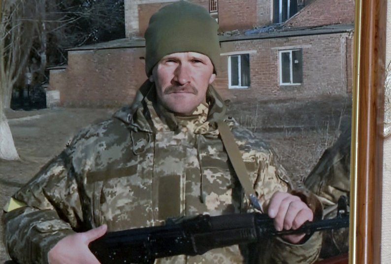 Чекали майже 4 роки: на Волині 7 дітей і 8 онуків нарешті зустріли свого тата та дідуся після полону