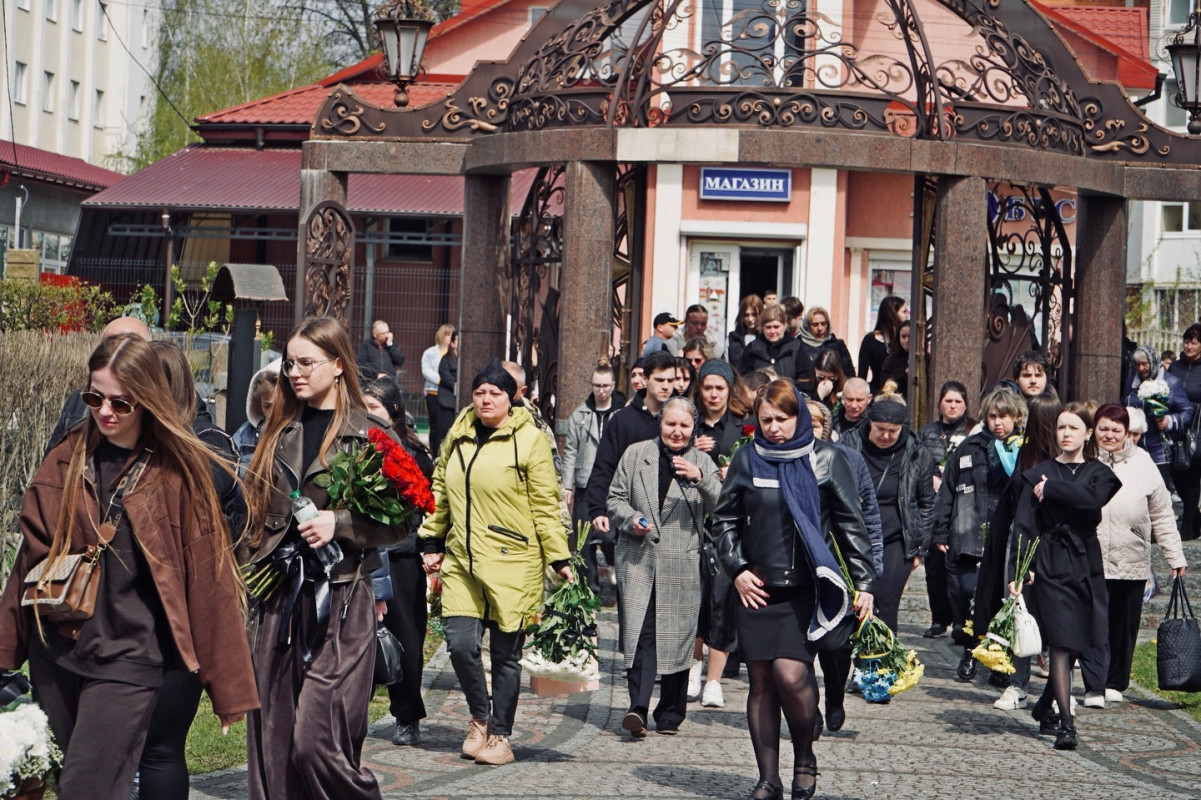 Повернувся з-за кордону, щоб захищати Україну: на Волині попрощалися з 20-річним Героєм Миколою Адамчуком