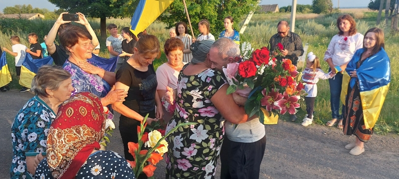 Повернення з полону: захисник з Волині вперше ступив на рідну землю після реабілітації