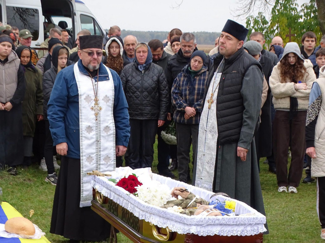 Загинув у ДТП під час відпустки: на Волині попрощалися з військовим Петром Костровським