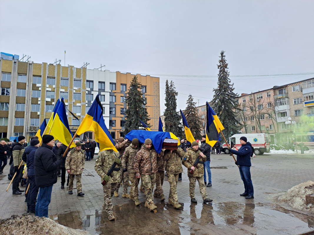 Майже 20 місяців надії та очікувань: у Ковелі попрощалися з Героєм Ярославом Лукашуком