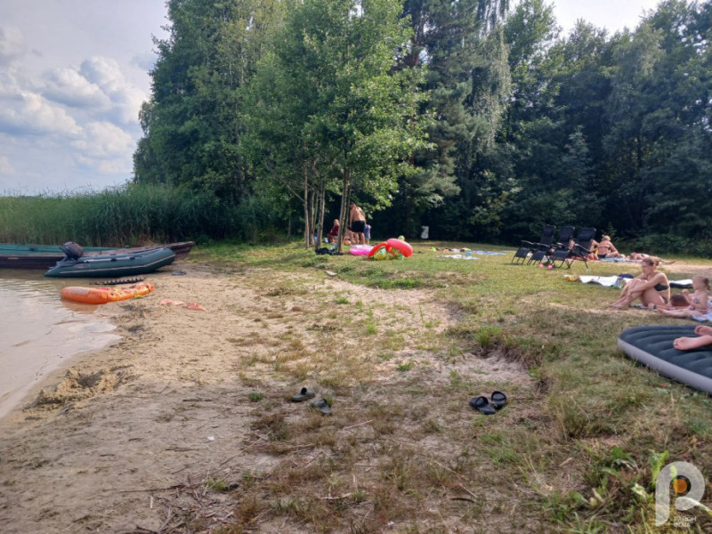 Озеро Пісочне на Волині: як відпочити серед соснових лісів і скільки це коштує