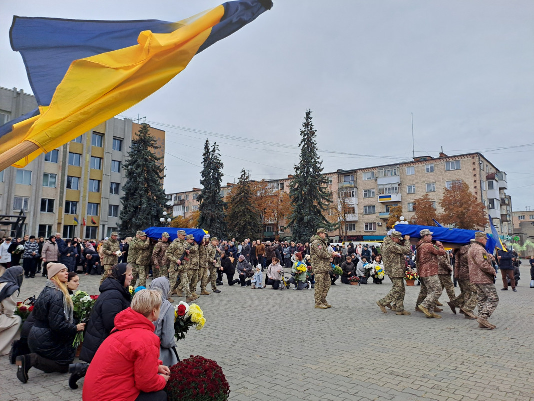 Ковель у жалобі: місто попрощалося з трьома Героями
