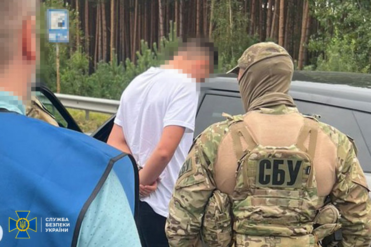 На Волині затримали двох митників, які вимагали хабарі за імпорт товарів в Україну