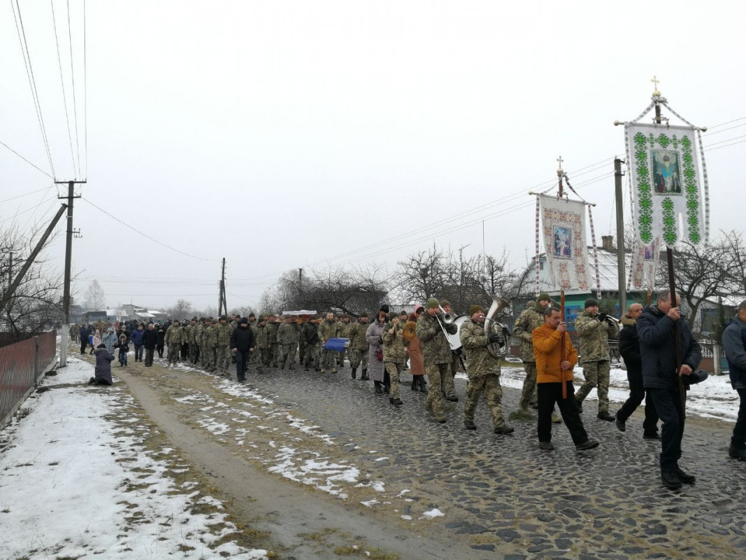 Остання дорога додому: на Волині Вічний спочинок знайшов Герой Олександр Бондарук