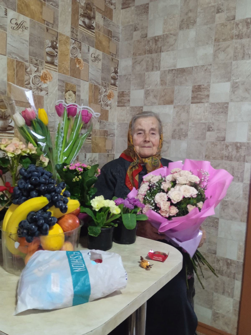 Має четверо дітей, девʼятьох онуків, а також 20 правнуків та навіть праправнук: довгожительці з Волині виповнилося 90 років