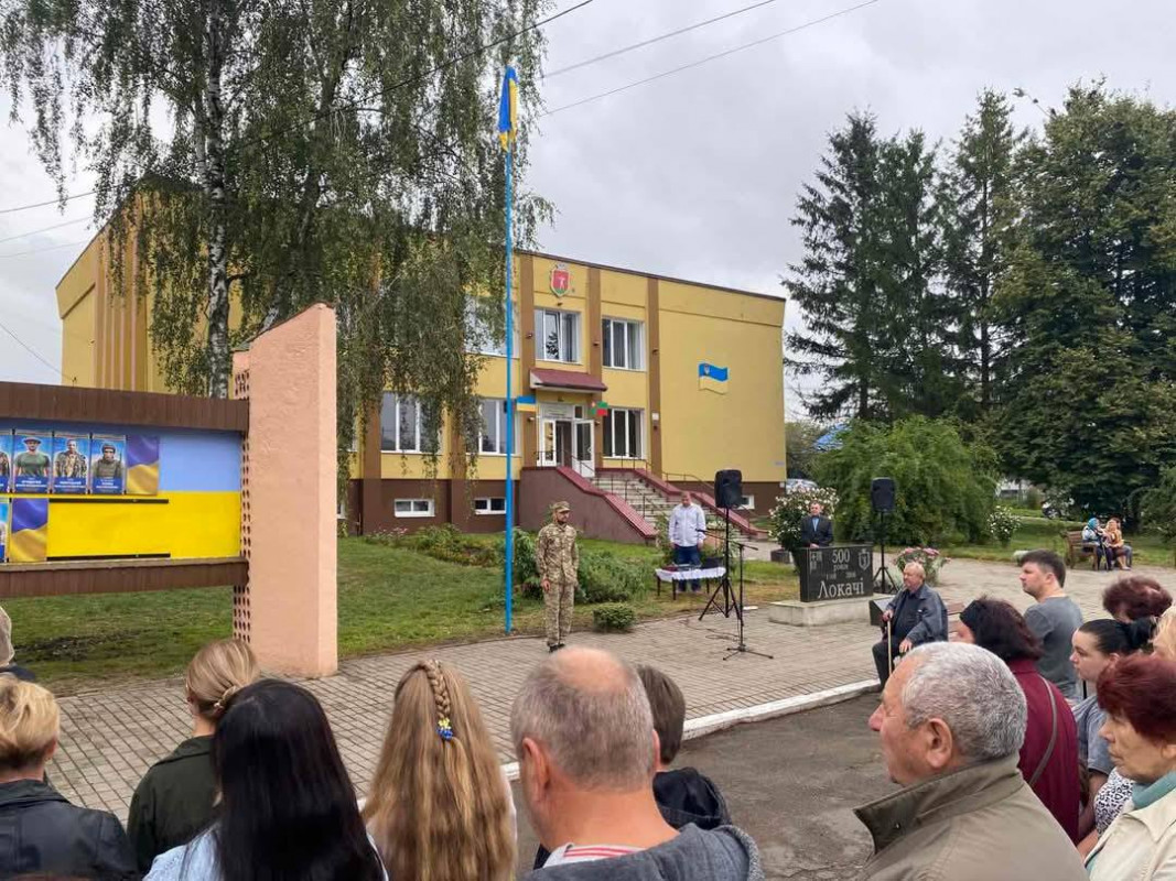 У селищі на Волині відкрили Алею надії для зниклих безвісти та полонених захисників