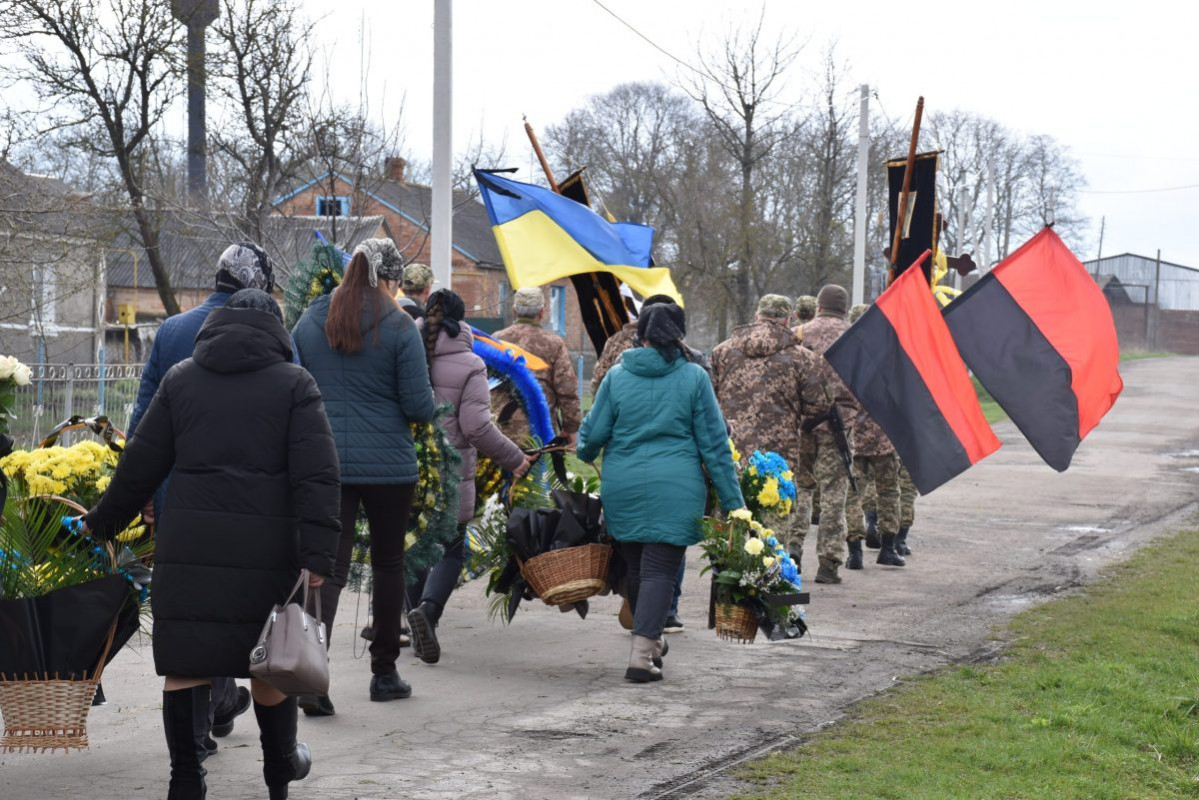 Залишилась дружина при надії: у Луцькому районі попрощалися із загиблим Героєм Іваном Герасимюком