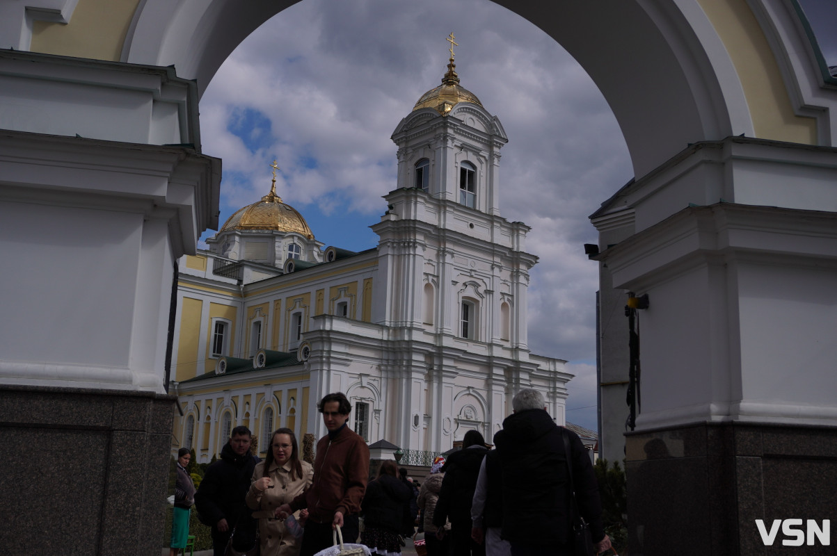Як у Луцьку освячують Великодні кошики? Фоторепортаж