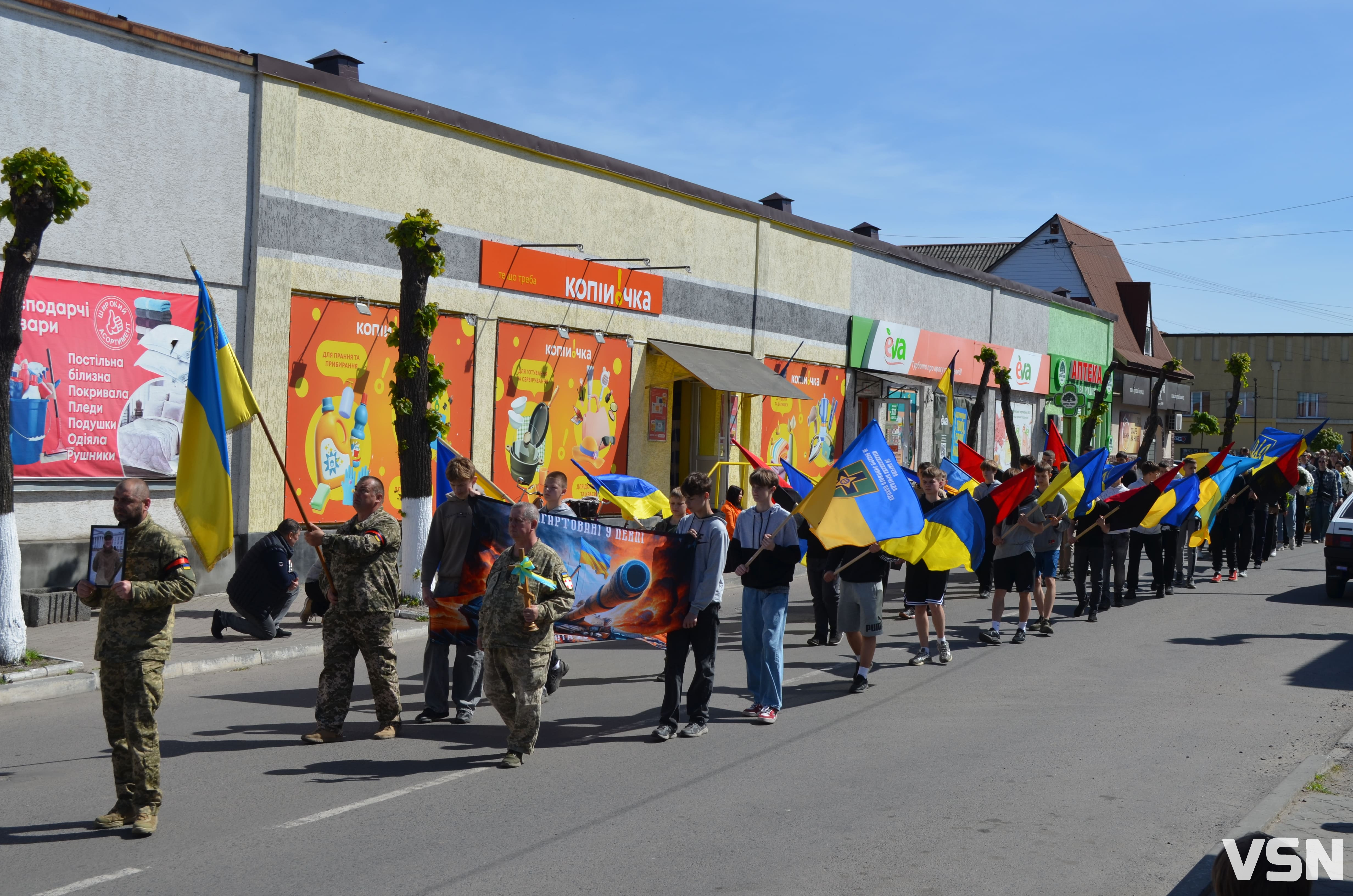 Був людиною, до якої тягнулося серце: на Волині попрощалися з 26-річним Героєм Дмитром Слюсарем