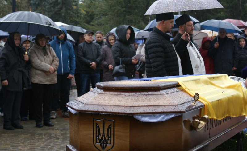 Мати дочекалася сина лише для прощання: на Волині поховали загиблого воїна Сергія Катеринюка