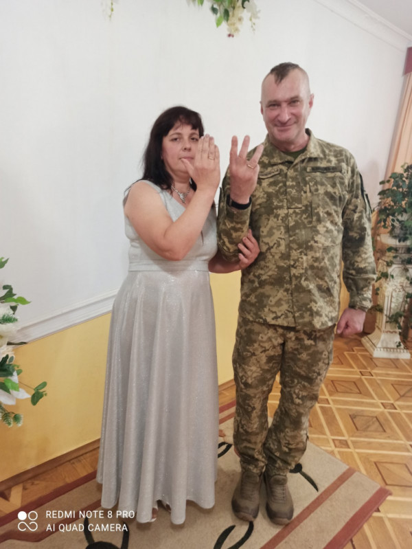«Чоловіки теж плачуть»: у Луцьку доброволець одружився з коханою